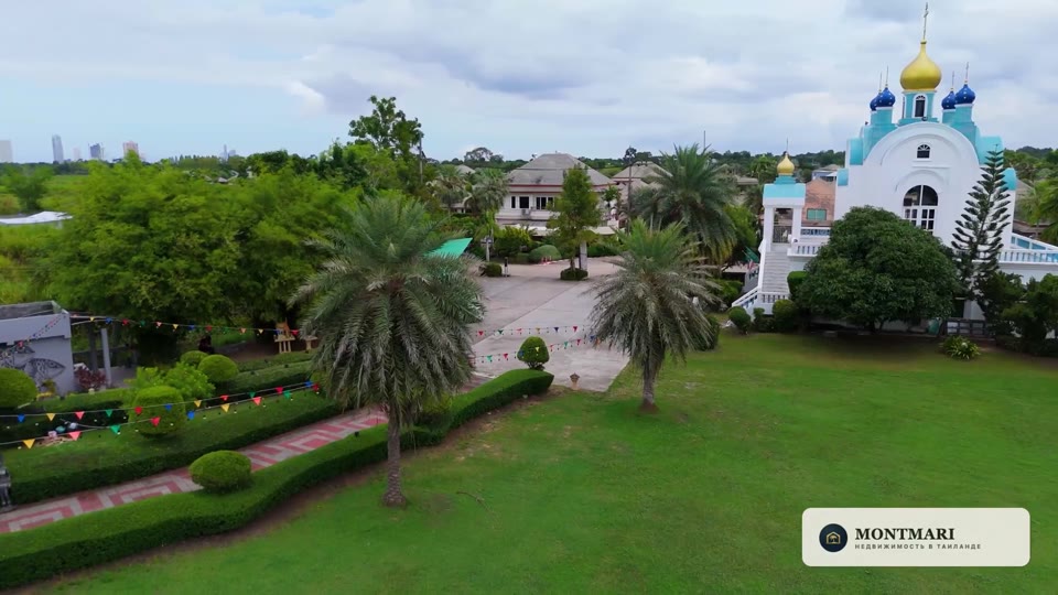 Клубный дом и газоны Baan Dusit Pattaya.